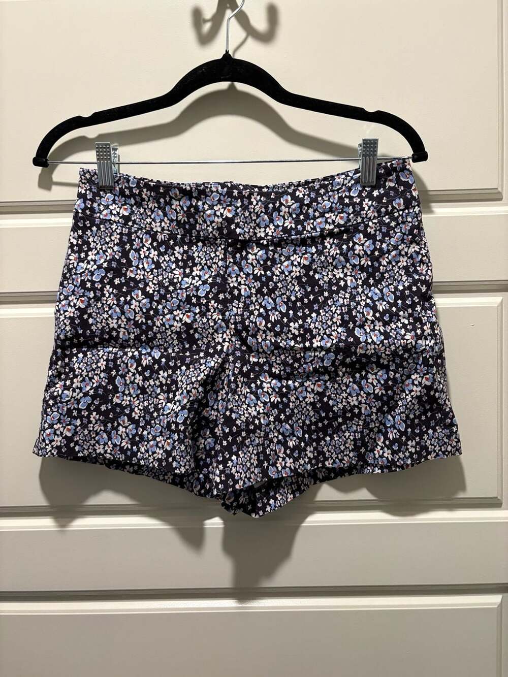 Olivia Grey Women's Floral Print Mid-Rise Casual Shorts